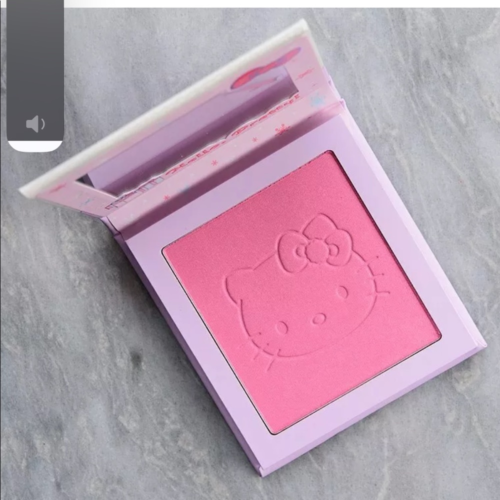 Hello kitty at frost sight colourpop